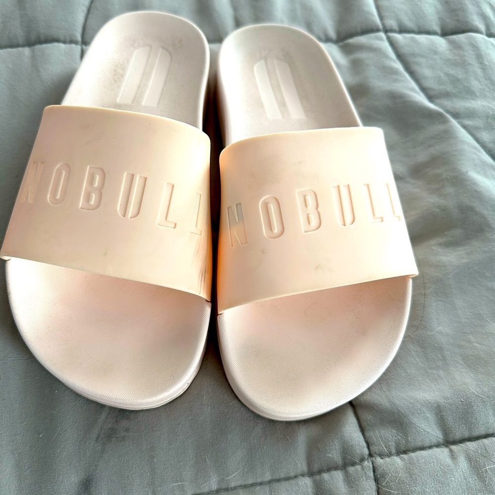 NOBULL blush slides size M 7.5